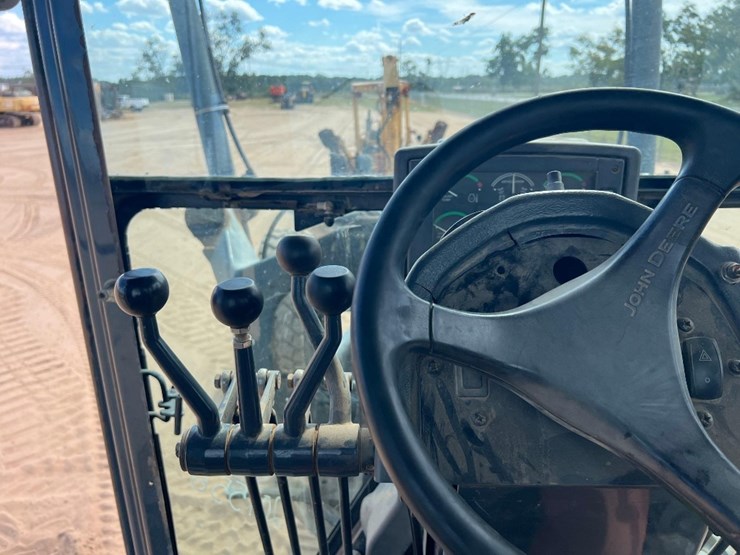 2008-deere-672d-image-37
