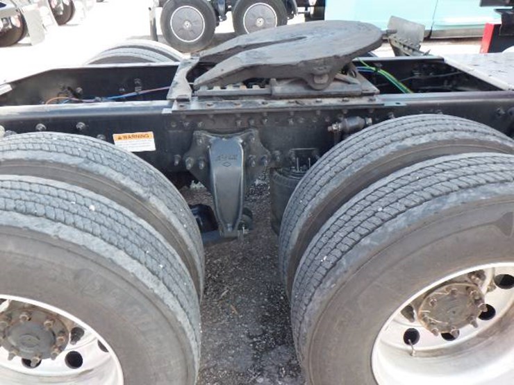 2023-freightliner-cascadia-126-image-5