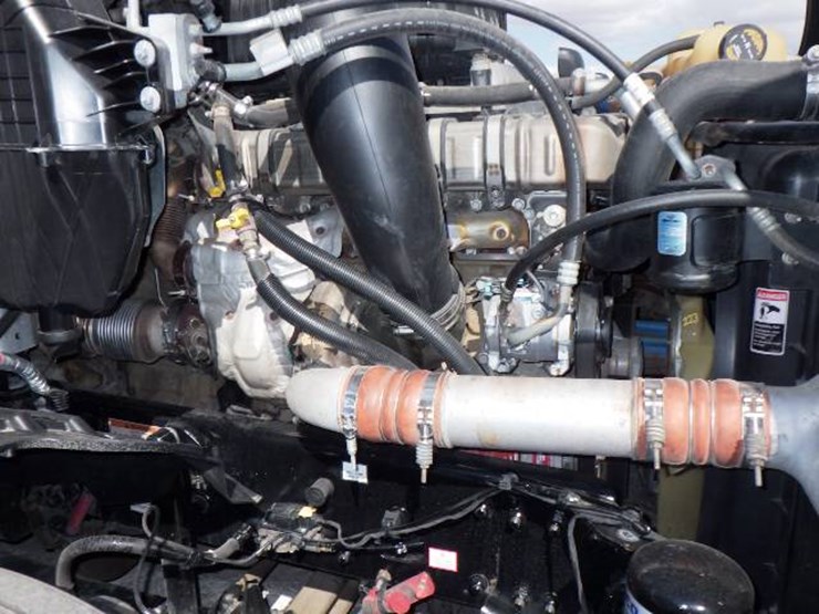 2020-freightliner-cascadia-126-image-17