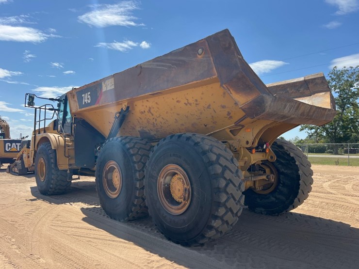 2018-caterpillar-745-image-2