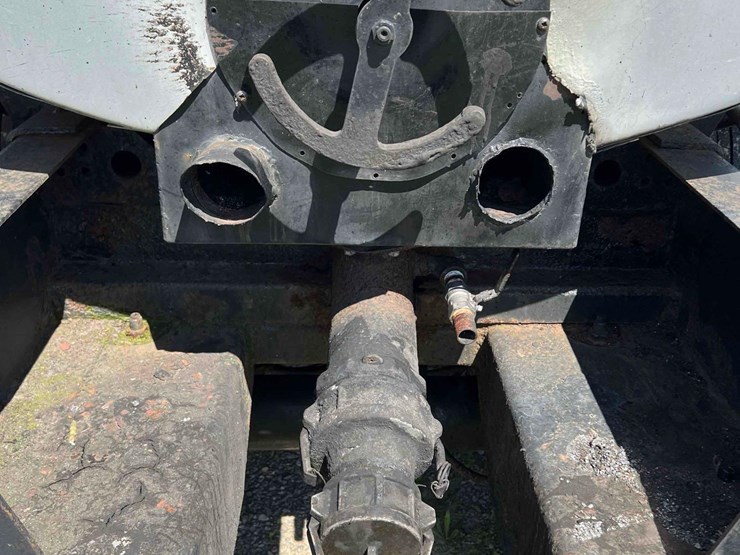 2009-etnyre-&-co-4"-rear-discharge-hot-oil/-asphalt-tanker-image-9