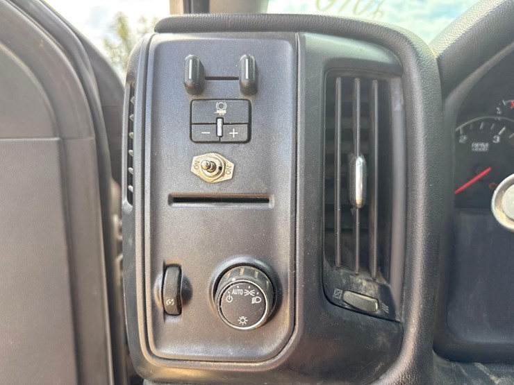 2016-chevrolet-3500hd-image-39