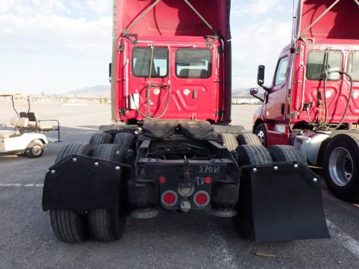2019-freightliner-cascadia-116-image-5