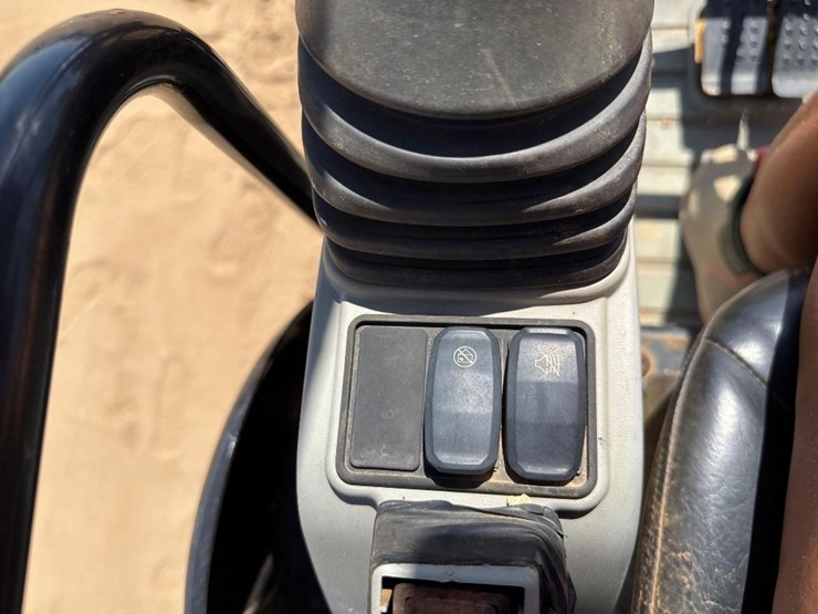 2019-caterpillar-303.5e2-cr-image-31