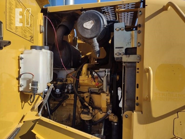 2003-deere-444h-image-26