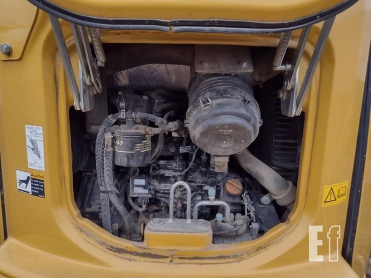 2019-deere-35g-image-47