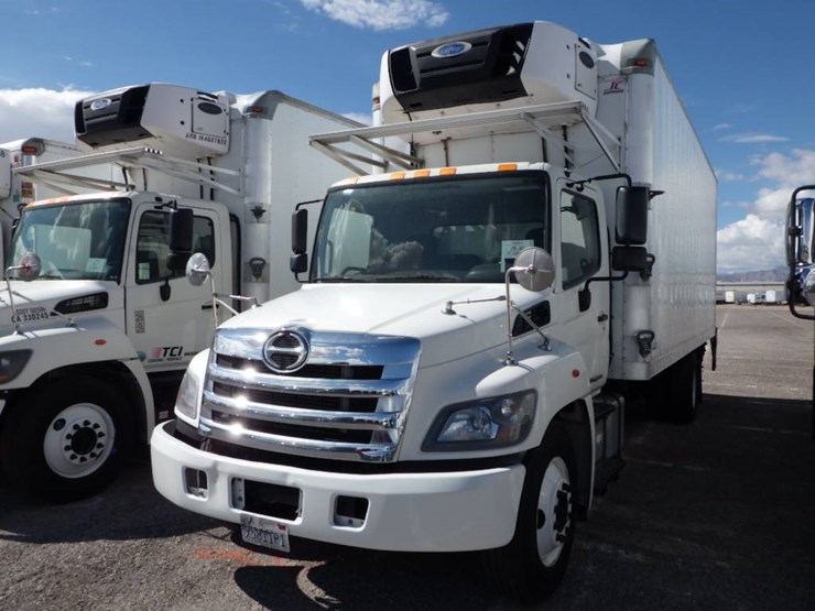 2015-hino-268-image-1