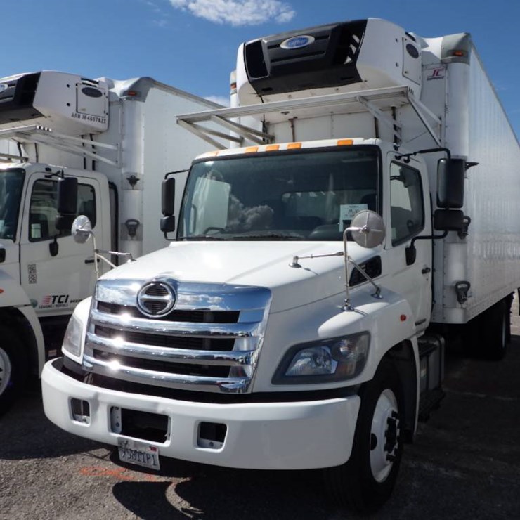 2015 HINO 268