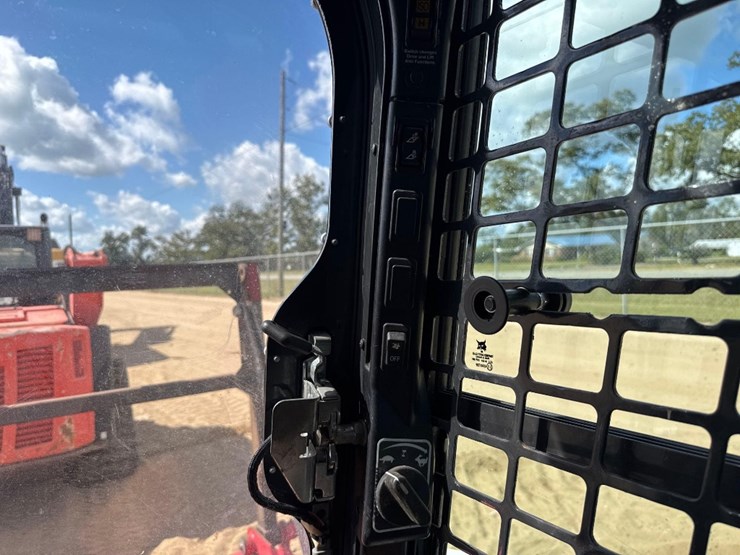 2021-bobcat-t870-image-33
