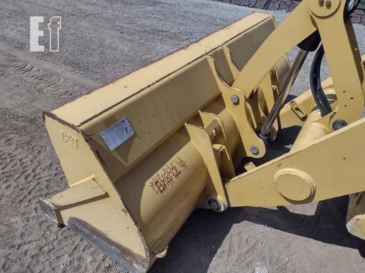 2015-caterpillar-420f-image-24