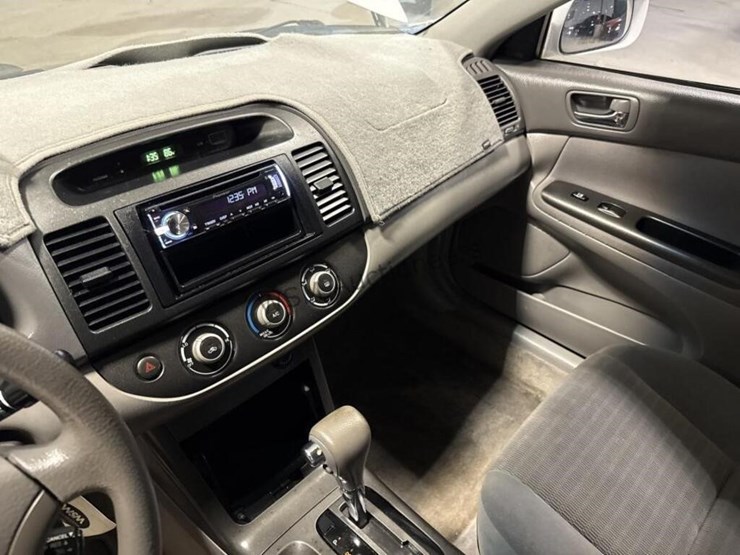2005-toyota-camry-sdn-image-20