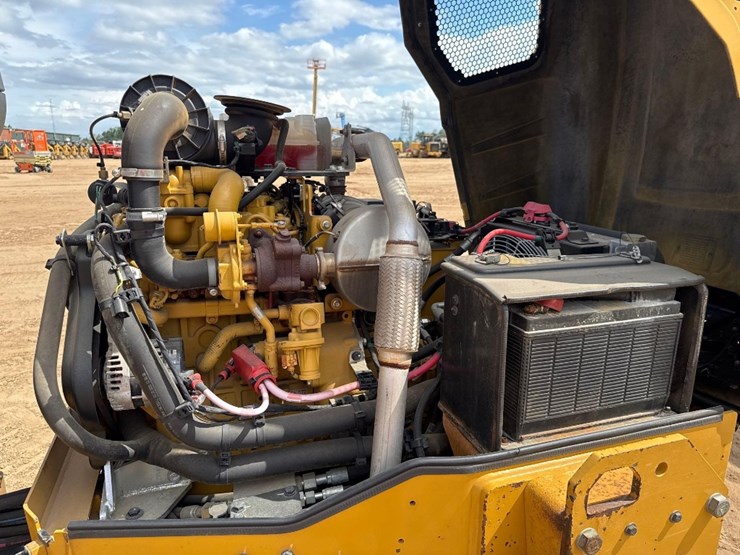 2021-caterpillar-cb2.7-image-16