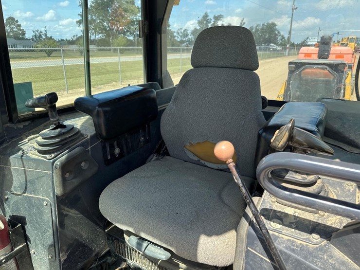 2007-deere-700j-xlt-image-23