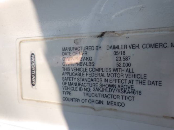 2019-freightliner-cascadia-126-image-11