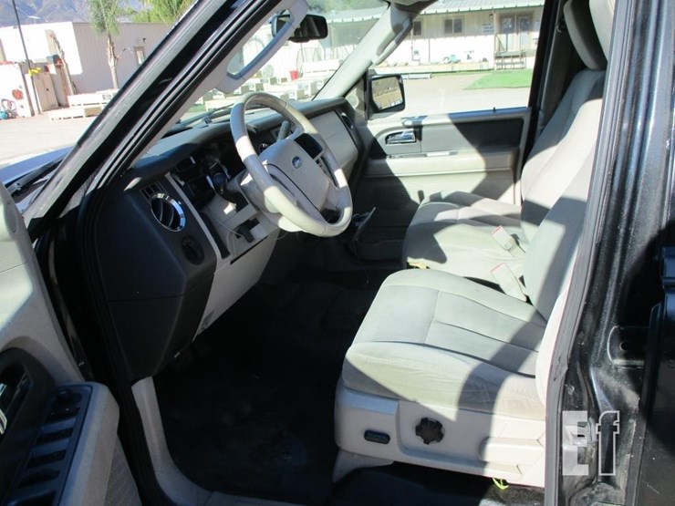 2010-ford-expedition-image-6