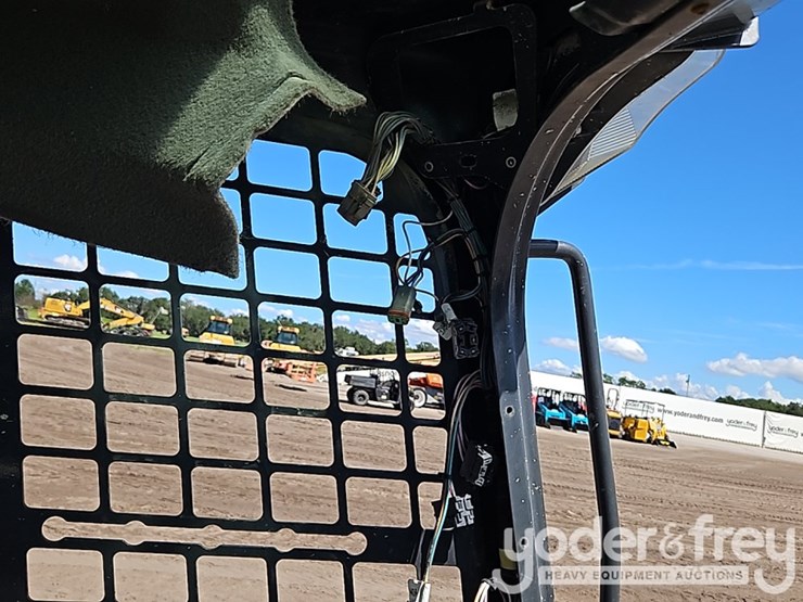 2017-bobcat-t740-image-12