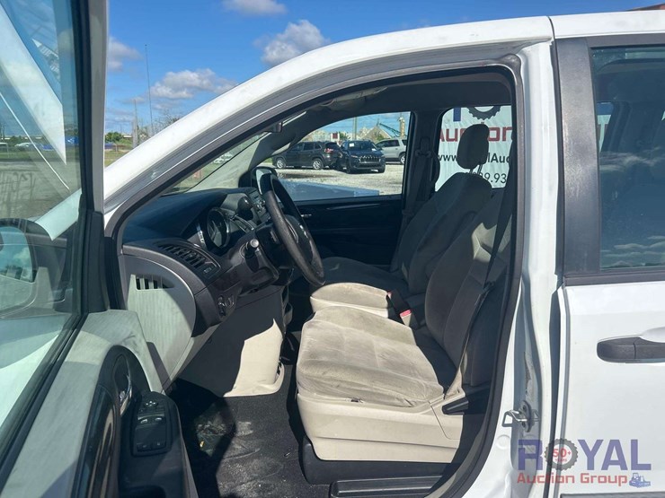 2015-dodge-grand-caravan-image-7