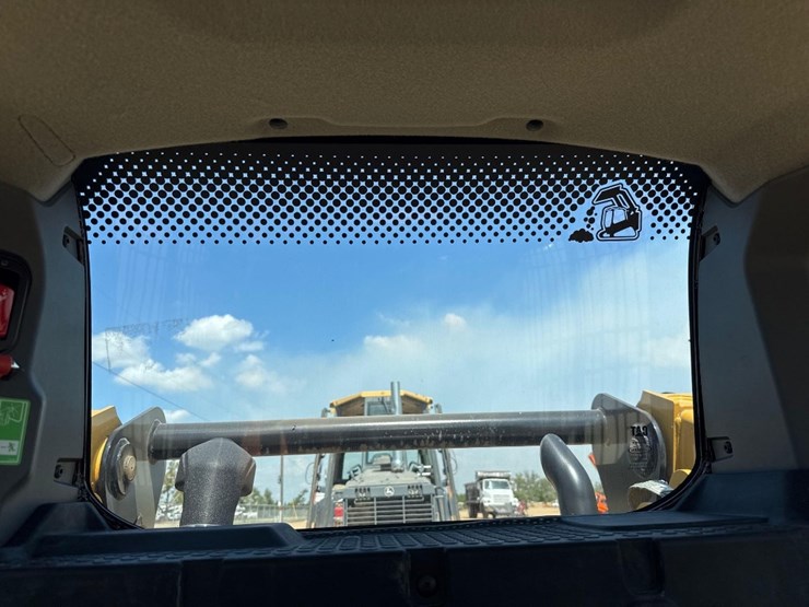 2024-caterpillar-255-skid-steer-image-35