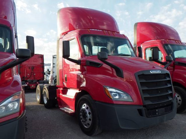 2019-freightliner-cascadia-116-image-2
