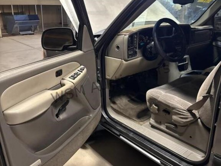 2001-chevrolet-tahoe-image-27