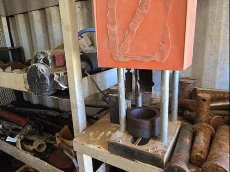 tool-house-with-contents-image-9