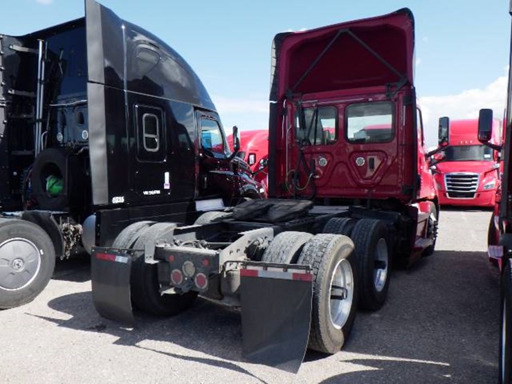 2019-freightliner-cascadia-116-image-7