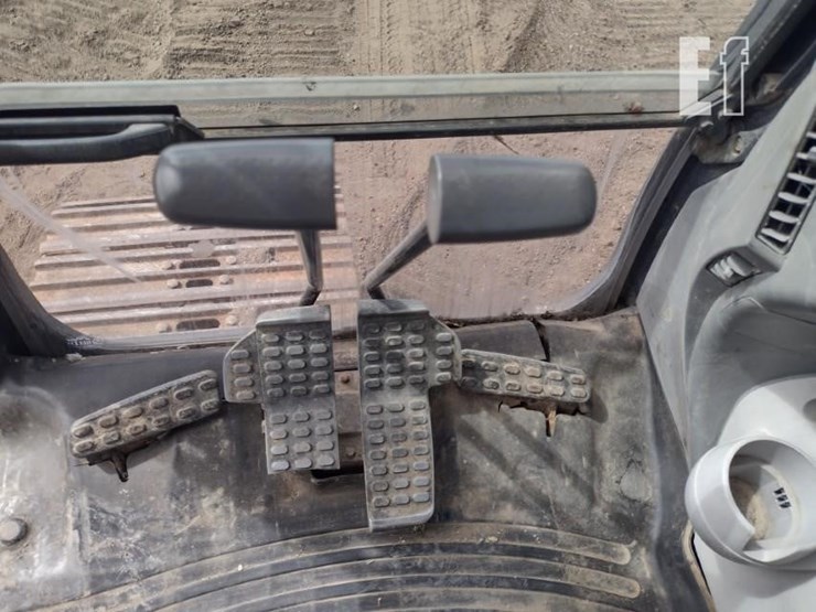 2013-deere-210g-lc-image-8