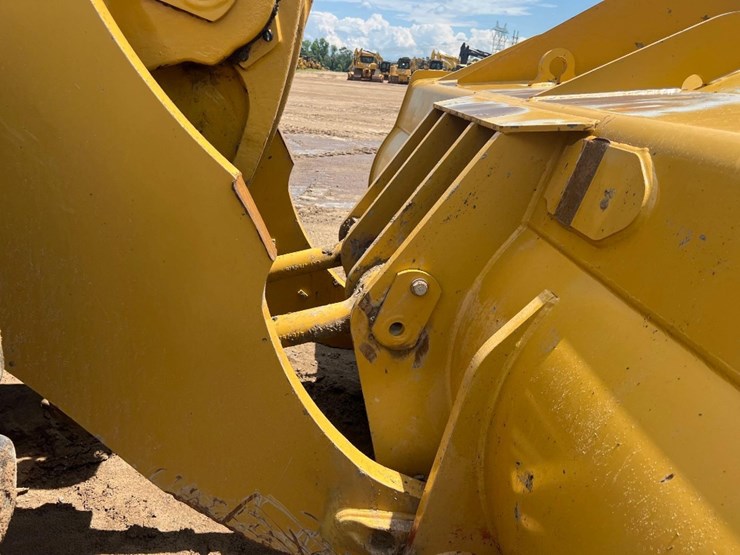 2022-caterpillar-980-image-24