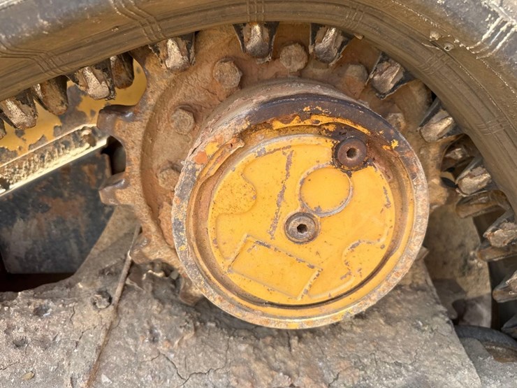 2016-caterpillar-249d-image-10
