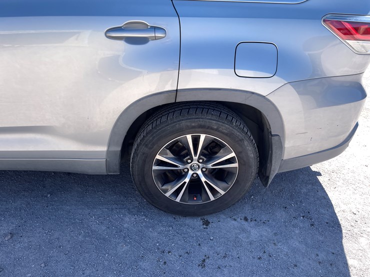 2016-toyota-highlander-image-11