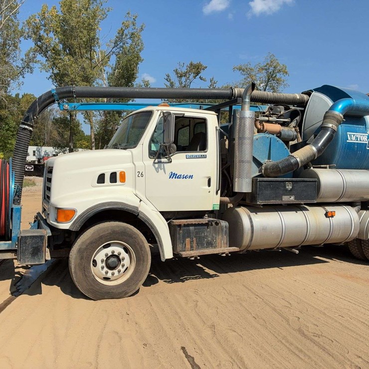 1997 FORD L8501