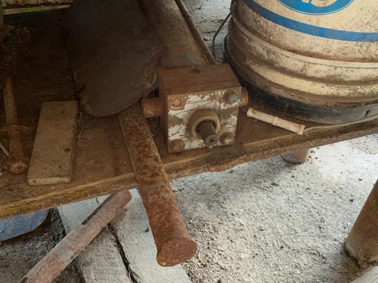 #148-•-steel-workbench-and-contents-image-23