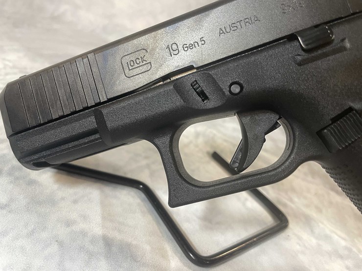 #4797-•-glock-19-gen-5-9mm-luger-pistol,-sn:-cesf248-image-19