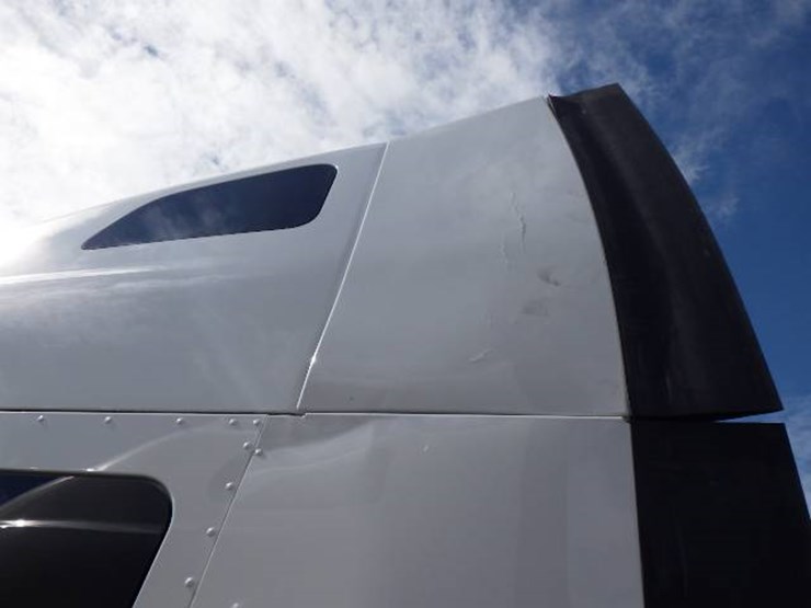 2023-peterbilt-579-image-9