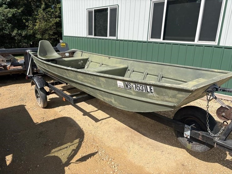 14'-flat-bottom-boat-w/trailer-image-5