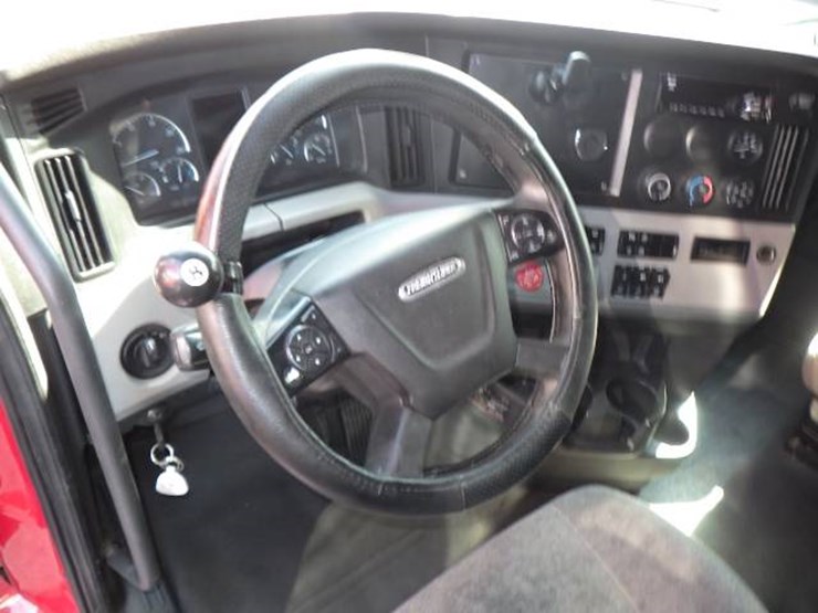 2019-freightliner-cascadia-126-image-10