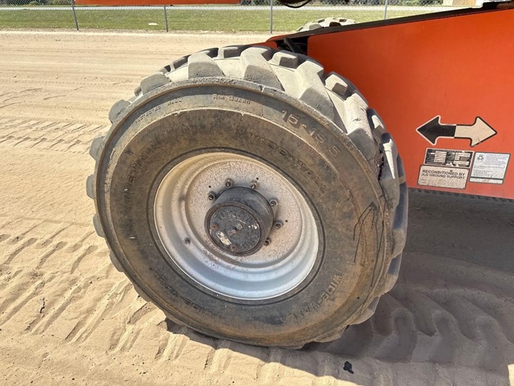 2005-jlg-660sj-image-10