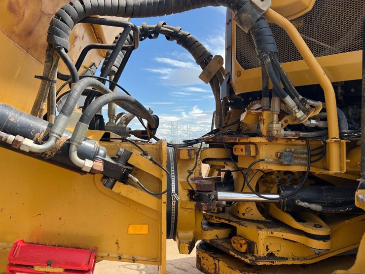 2019-caterpillar-740-gc-image-24