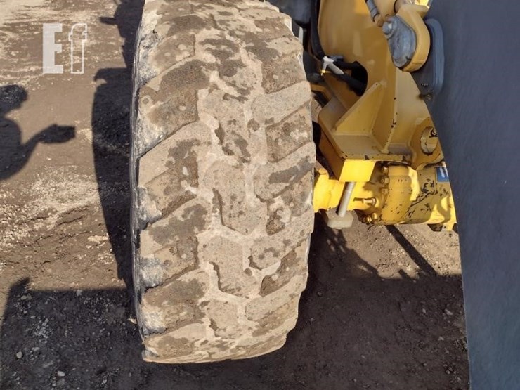 2015-deere-324k-image-19