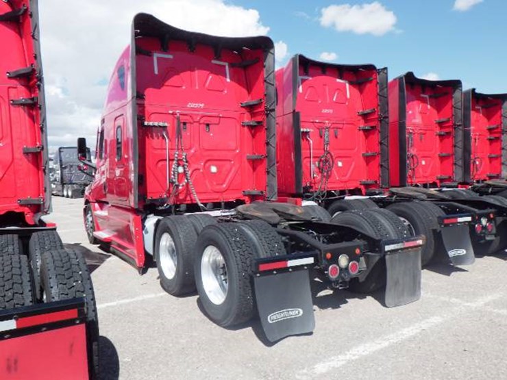 2021-freightliner-cascadia-126-image-10