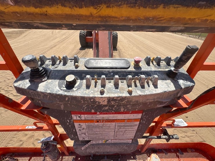 2005-jlg-660sj-image-24