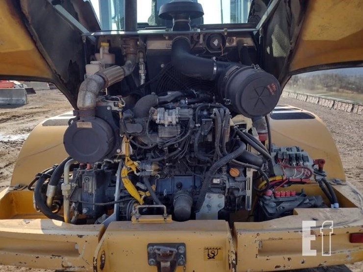 2015-deere-324k-image-22