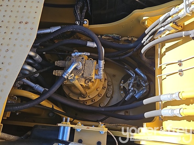 2019-caterpillar-320-image-15