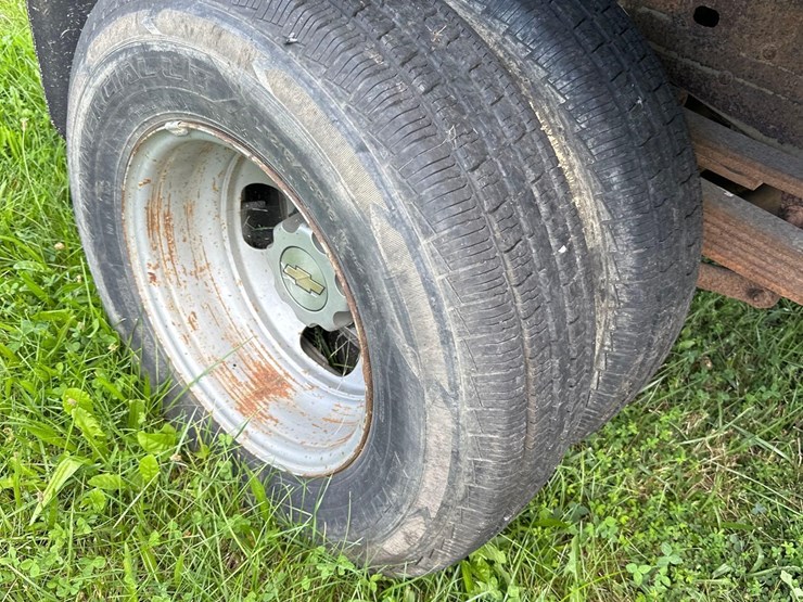 2002-chevy-3500-dump-image-5