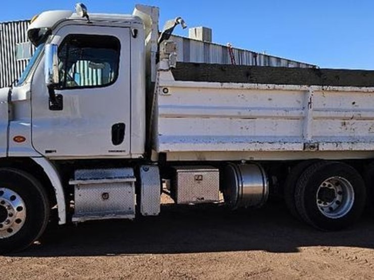 2011-freightliner-dump-truck-image-5