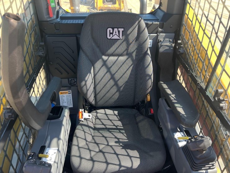 2024-caterpillar-255-skid-steer-image-28