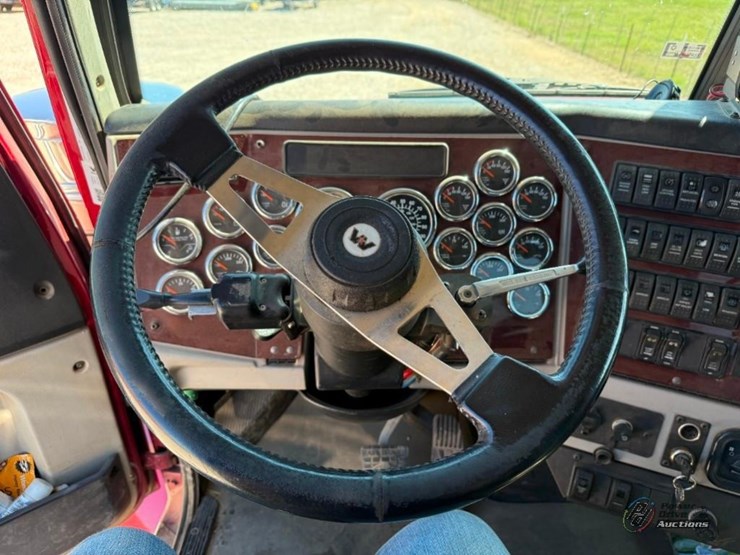 2020-western-star-4900sb-image-15