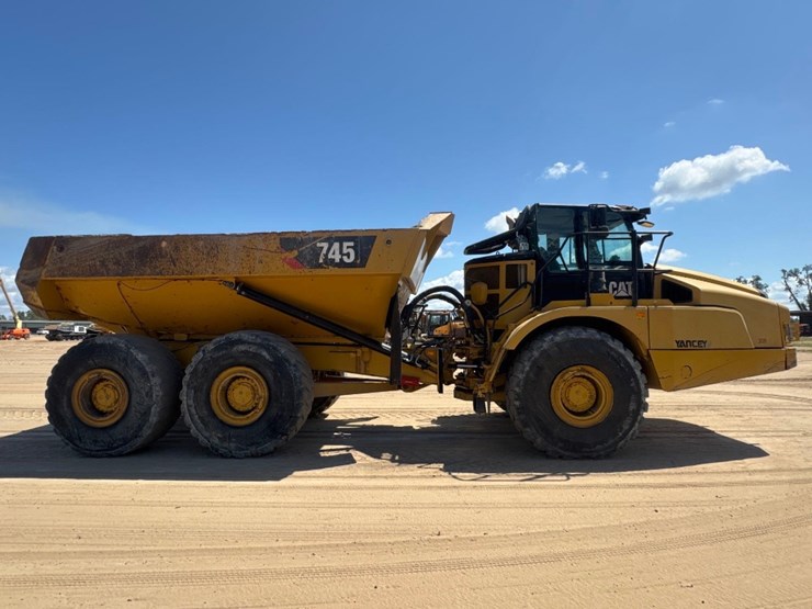 2019-caterpillar-745-image-5
