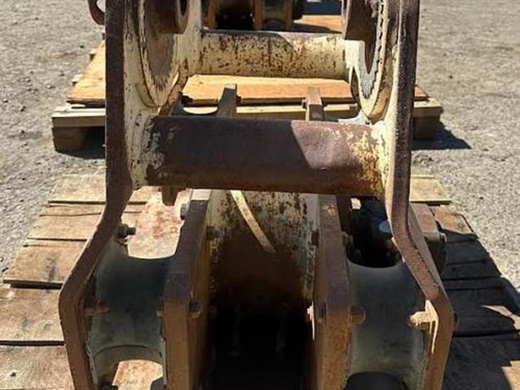 hydraulic-vibratory-plate-compactor-for-standard-backhoe-image-2