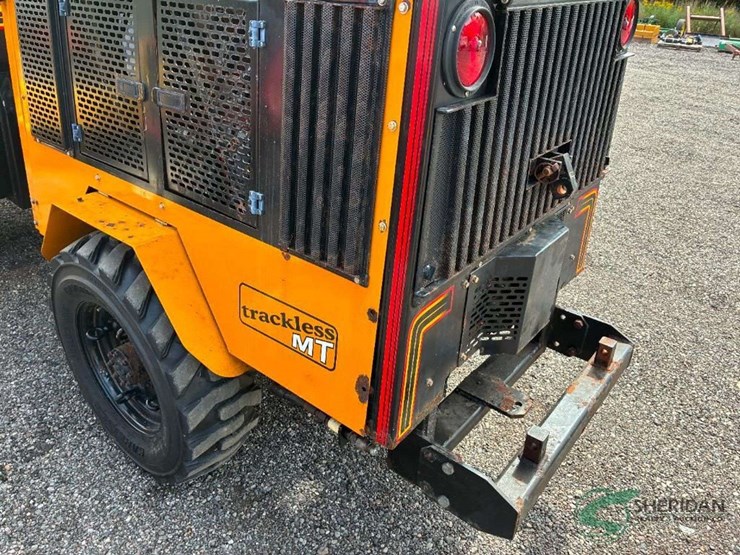 2014-trackless-model-mt6-with-numerous-like-new-attachments-image-32